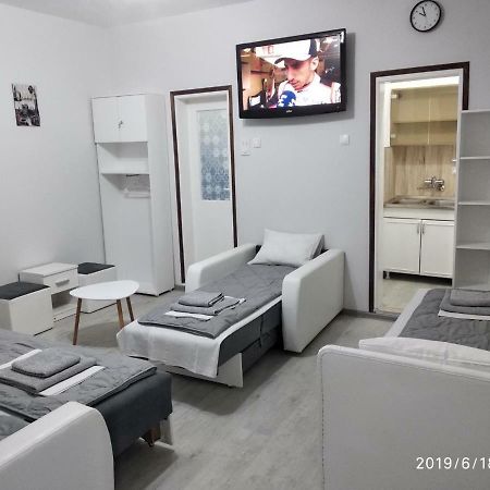 Apartmani Pinokio Ni エクステリア 写真