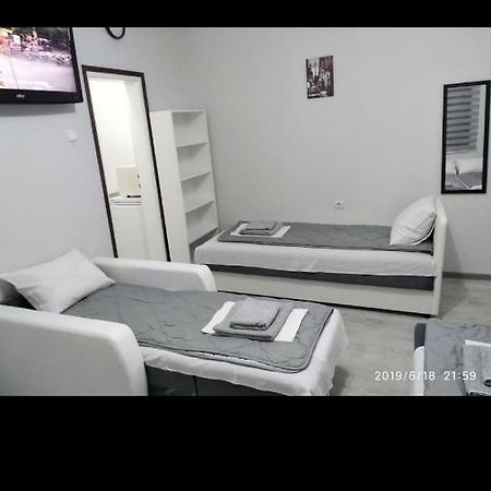 Apartmani Pinokio Ni エクステリア 写真