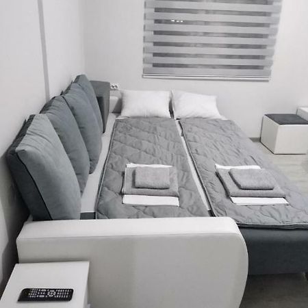 Apartmani Pinokio Ni エクステリア 写真