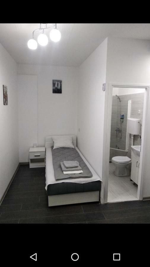 Apartmani Pinokio Ni エクステリア 写真