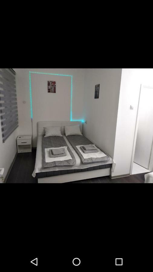 Apartmani Pinokio Ni エクステリア 写真