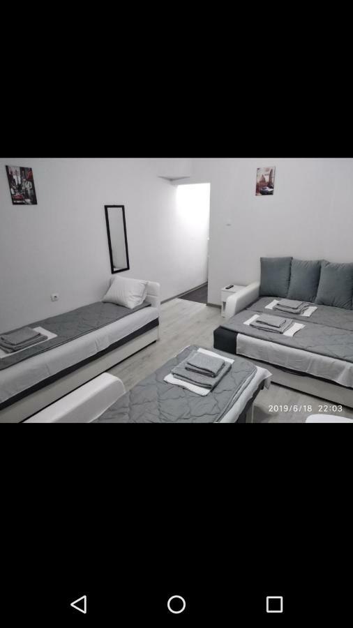 Apartmani Pinokio Ni エクステリア 写真