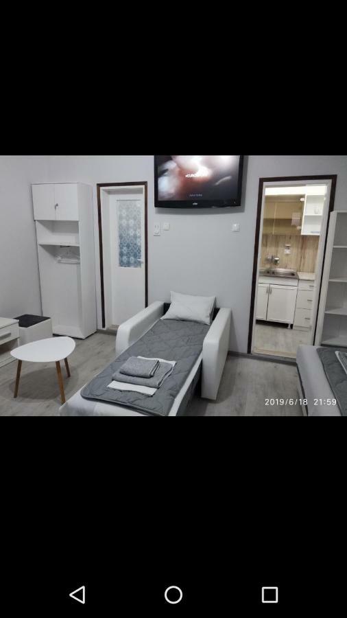 Apartmani Pinokio Ni エクステリア 写真